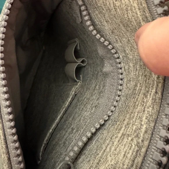 Dagne Dover Gray Neoprene Crossbody Belt Bag Athleisure Travel - Picture 3 of 4